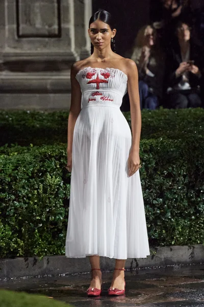 Look 95